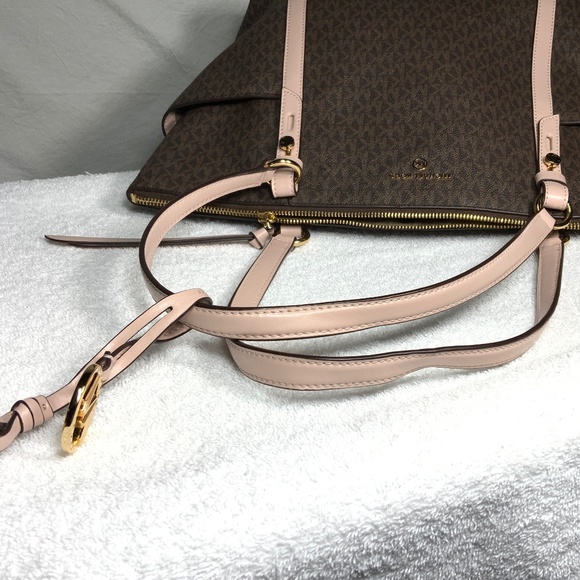 Michael Kors Sullivan Large Laptop Tote - Picture 8 of 14